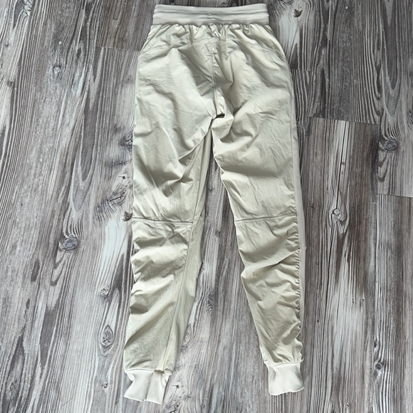 Lululemon Beyond the Studio 7/8 Jogger Trench - Picture 2 of 12